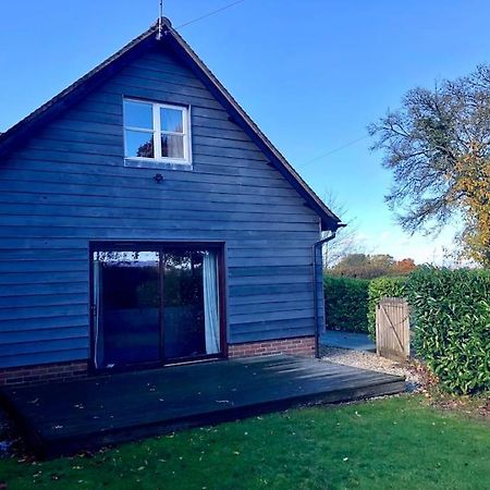 Converted Countryside Barn Inkpen Bagian luar foto